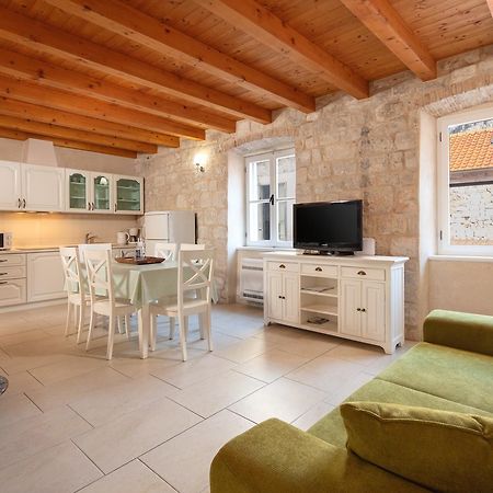 Villa Mama - Traditional Apartments In Omis, Free Parking Экстерьер фото