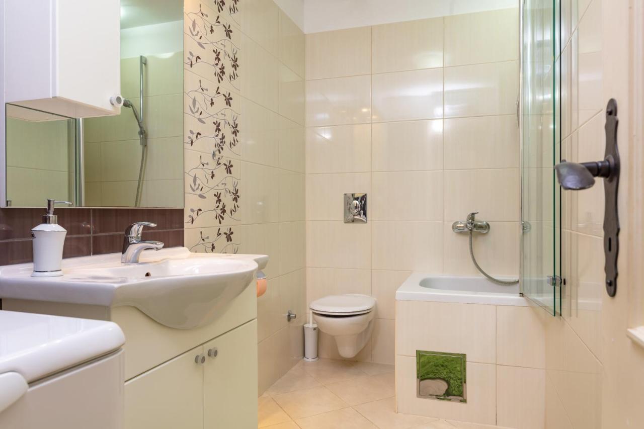 Villa Mama - Traditional Apartments In Omis, Free Parking Экстерьер фото