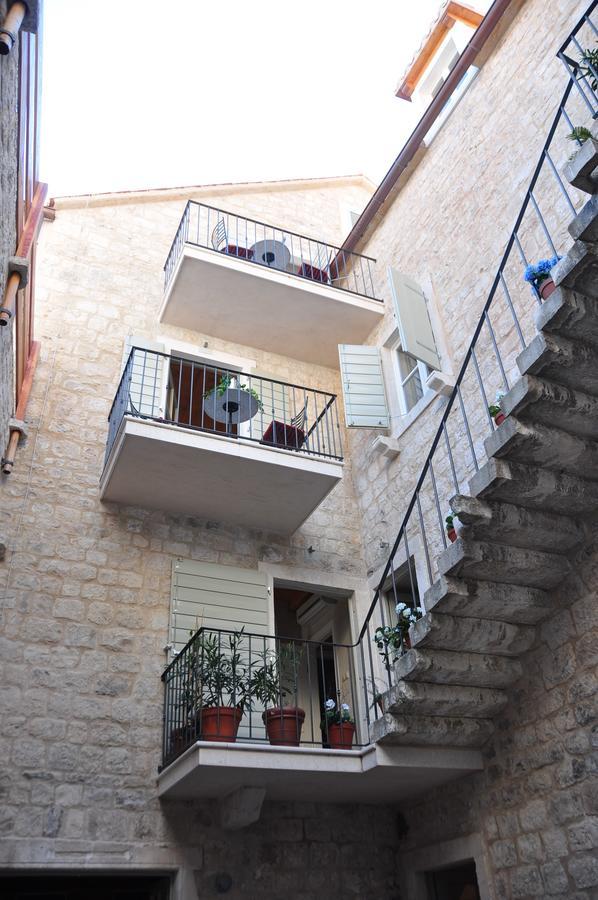 Villa Mama - Traditional Apartments In Omis, Free Parking Экстерьер фото