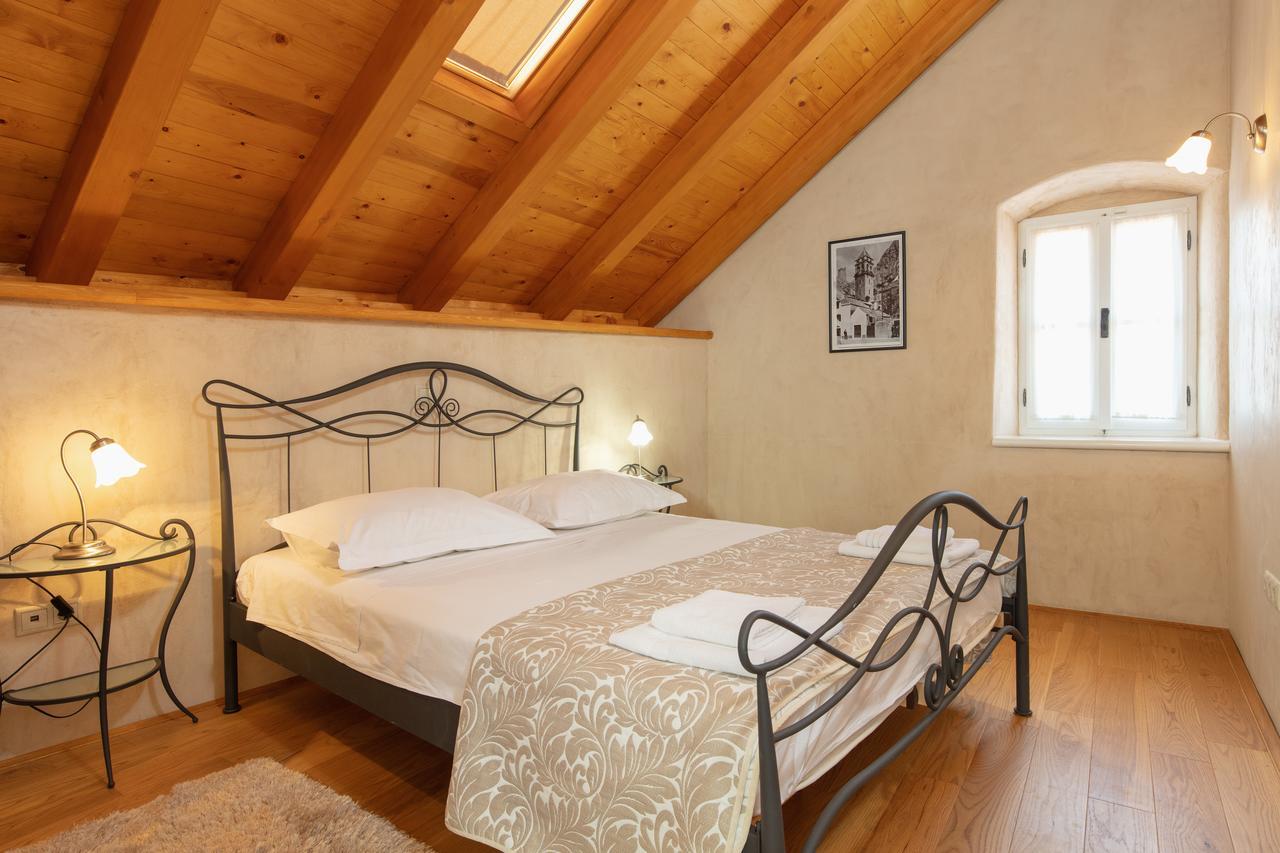 Villa Mama - Traditional Apartments In Omis, Free Parking Экстерьер фото