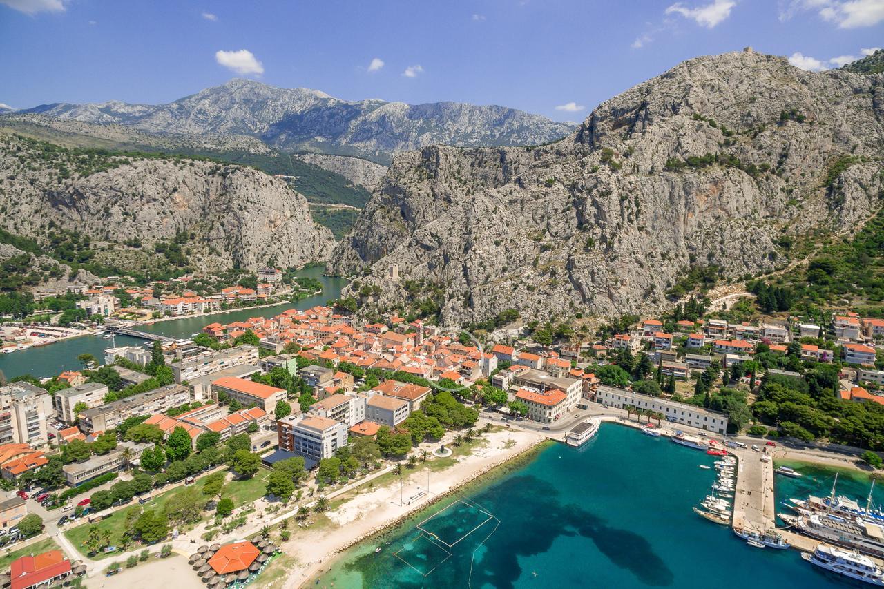 Villa Mama - Traditional Apartments In Omis, Free Parking Экстерьер фото