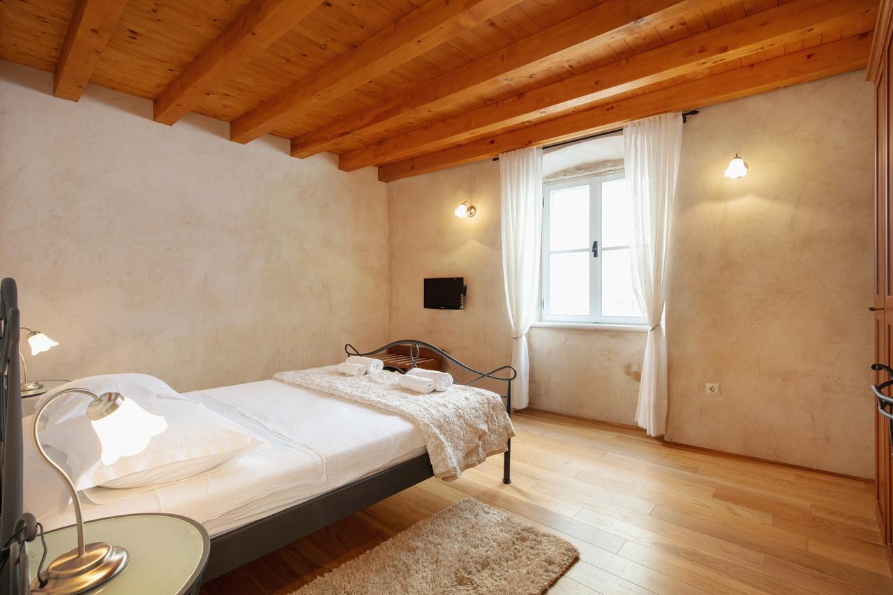 Villa Mama - Traditional Apartments In Omis, Free Parking Экстерьер фото