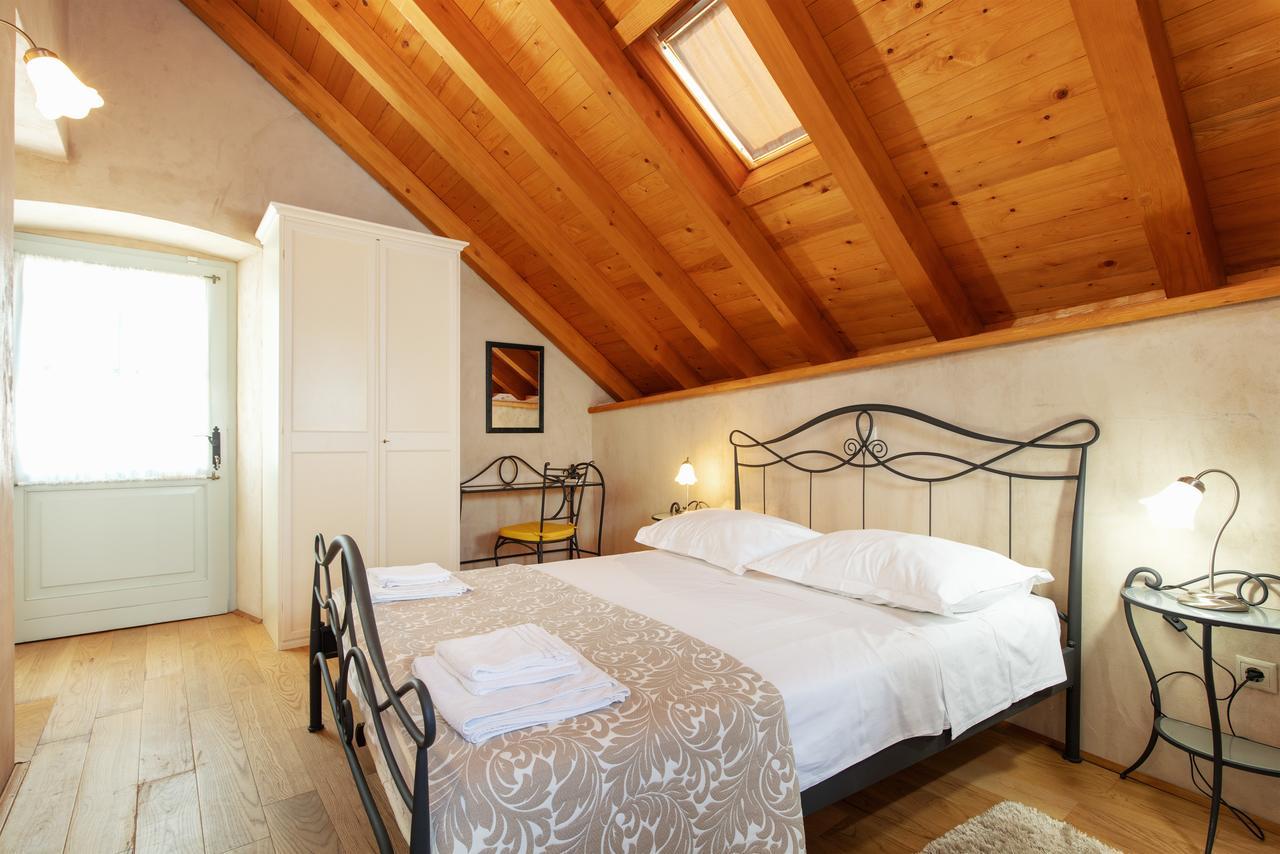 Villa Mama - Traditional Apartments In Omis, Free Parking Экстерьер фото