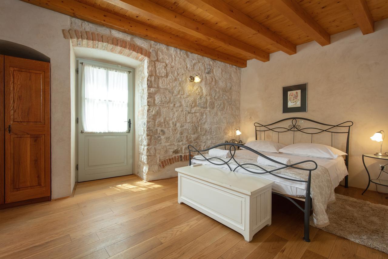 Villa Mama - Traditional Apartments In Omis, Free Parking Экстерьер фото