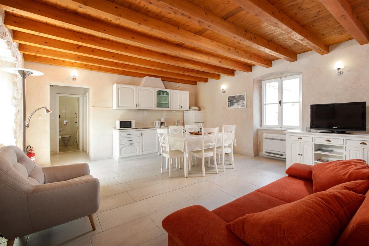 Villa Mama - Traditional Apartments In Omis, Free Parking Экстерьер фото