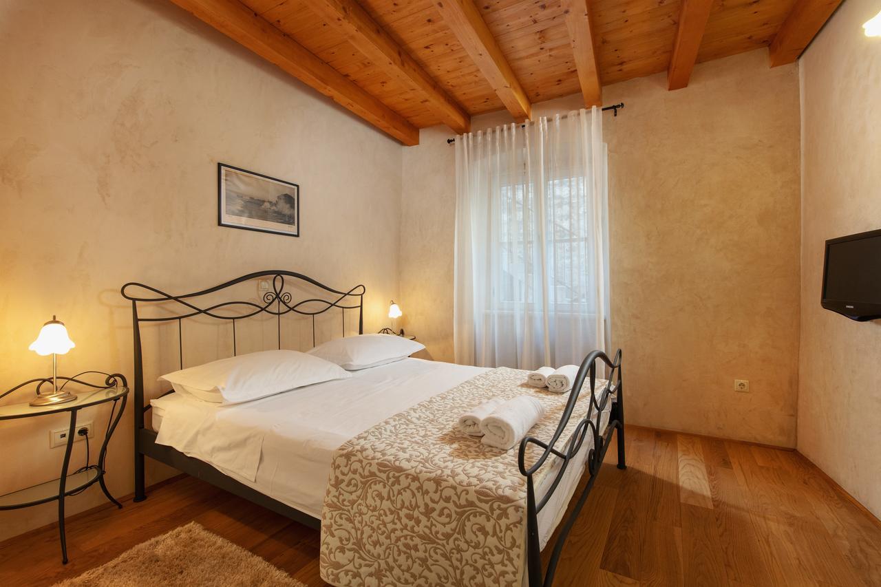 Villa Mama - Traditional Apartments In Omis, Free Parking Экстерьер фото