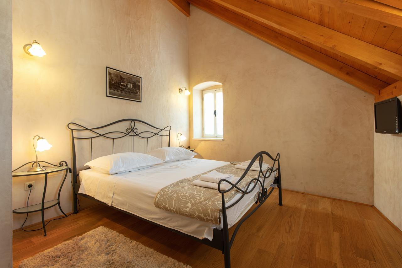 Villa Mama - Traditional Apartments In Omis, Free Parking Экстерьер фото