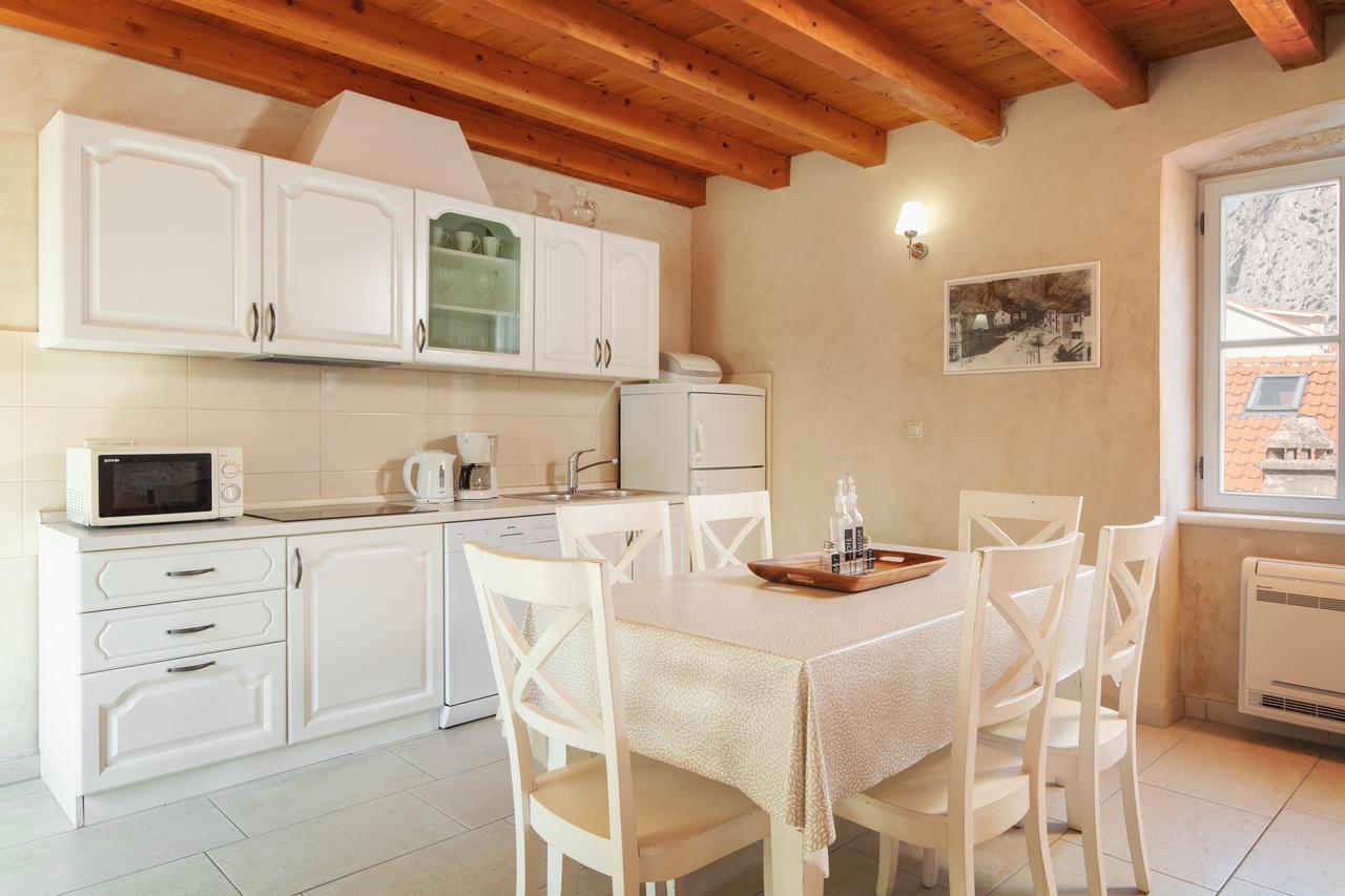Villa Mama - Traditional Apartments In Omis, Free Parking Экстерьер фото
