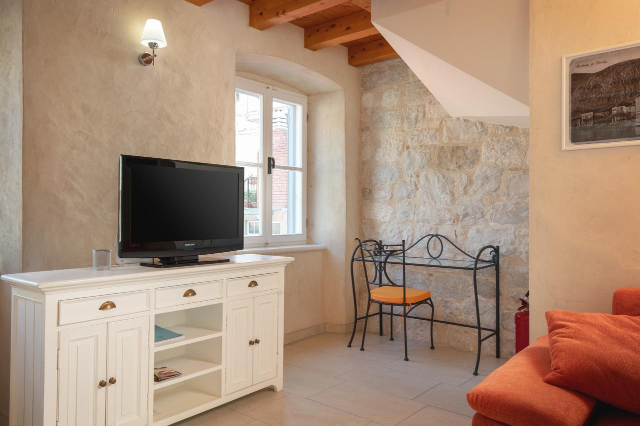 Villa Mama - Traditional Apartments In Omis, Free Parking Экстерьер фото