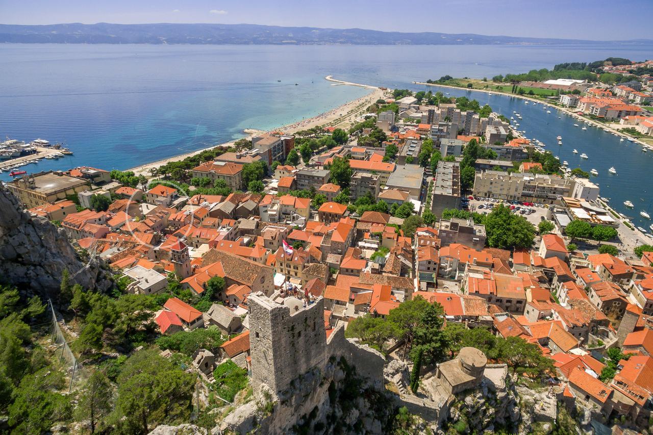 Villa Mama - Traditional Apartments In Omis, Free Parking Экстерьер фото
